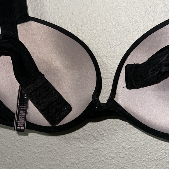 Victoria Secret Push Up Bra - Picture 6 of 9